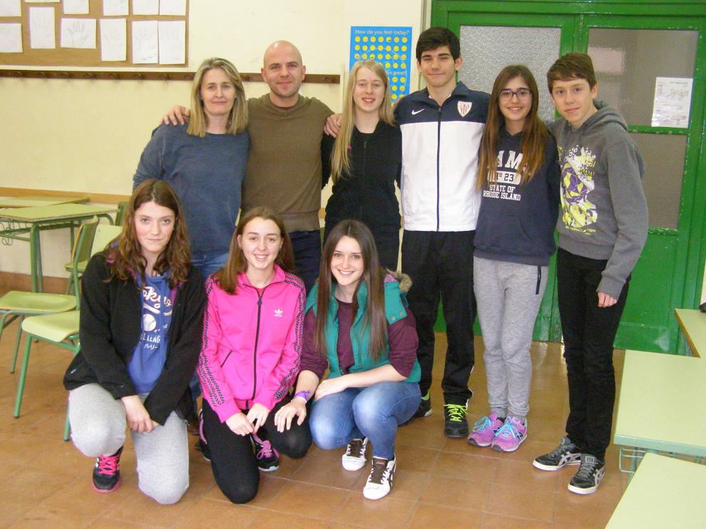Los profesores responsables del proyecto, con algunos de los alumnos implicados en su realización.