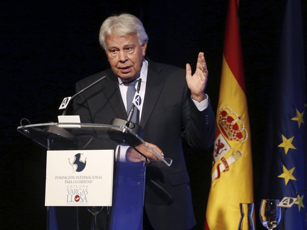 Felipe González durante su conferencia "España y América Latina: presente y futuro", en la primera jornada del Seminario 'Vargas Llosa: cultura, ideas y libertad'.