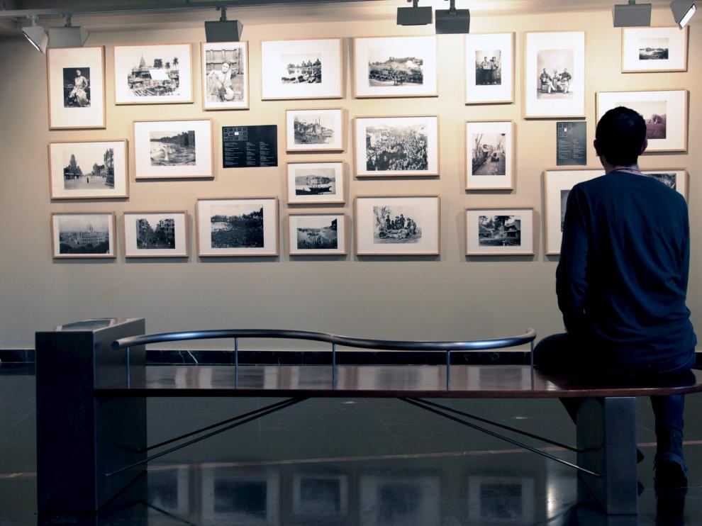 Imágenes de la exposición sobre Julio Verne en Huesca.