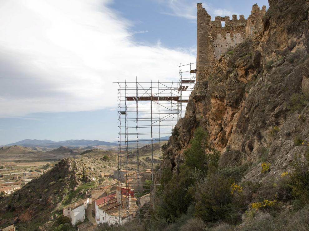El gran andamio instalado en el castillo es desde hace años parte del paisaje de Arándiga.