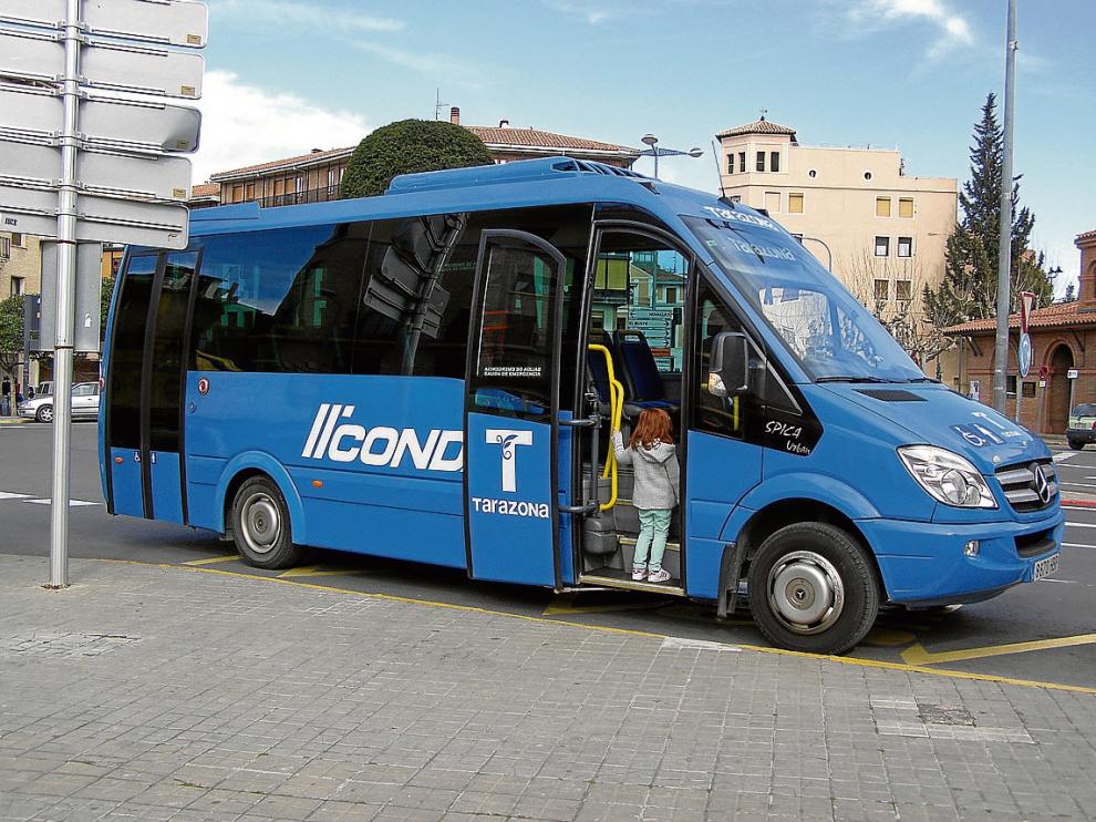 El autobús urbano de la localidad turiasonense, ayer en una de sus paradas.