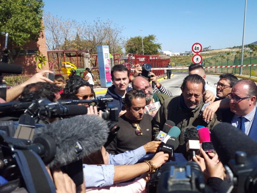 Julián Muñoz a su salida de la cárcel de Alhaurín de la Torre por un permiso de fin de semana.