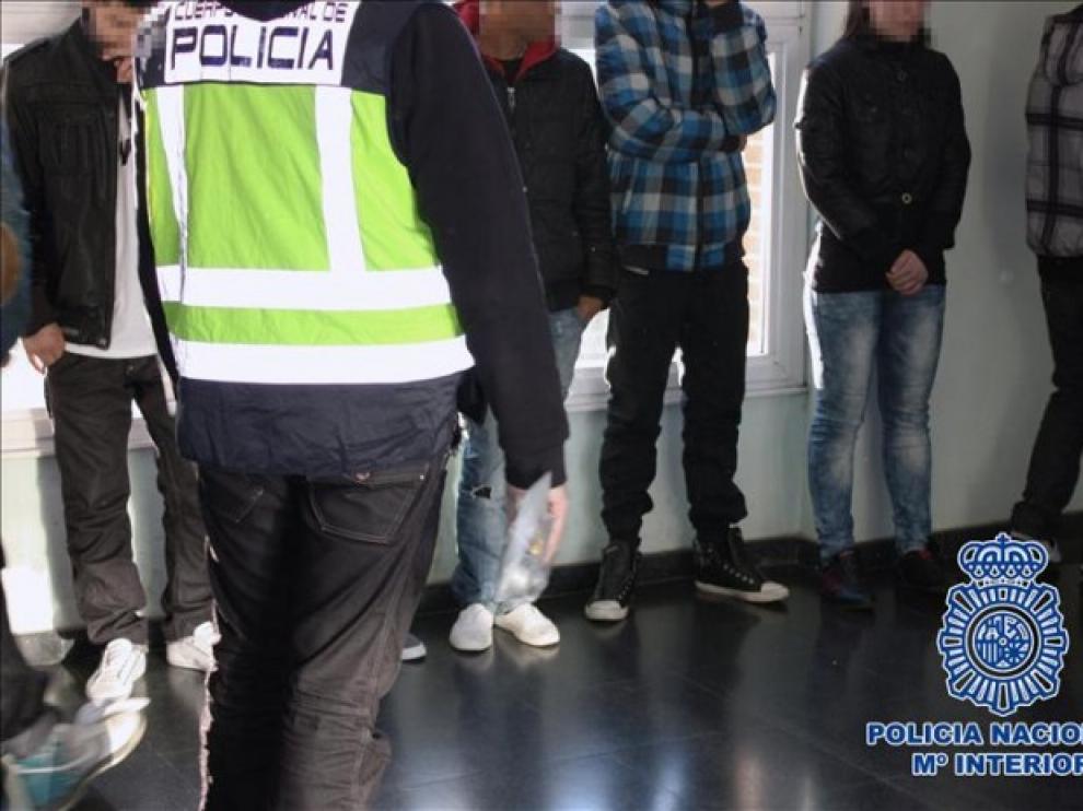 El Supremo declaró estas bandas ilegales. En la imagen, la detención de varios integrantes de una de ellas.