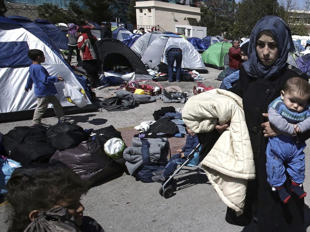 Refugiados en el Puerto del Pireo en Grecia.