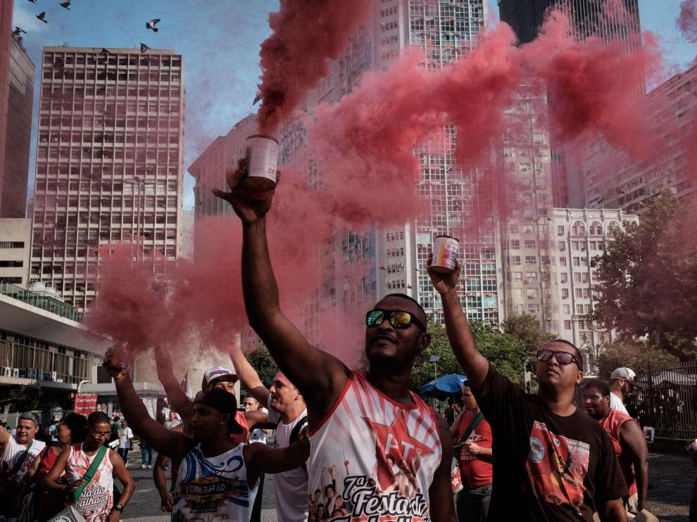 Río de Janeiro defiende en las calles a Dilma.