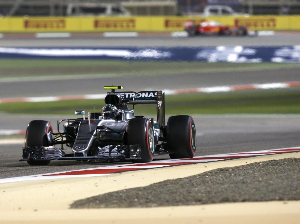 Rosberg se impone en Baréin