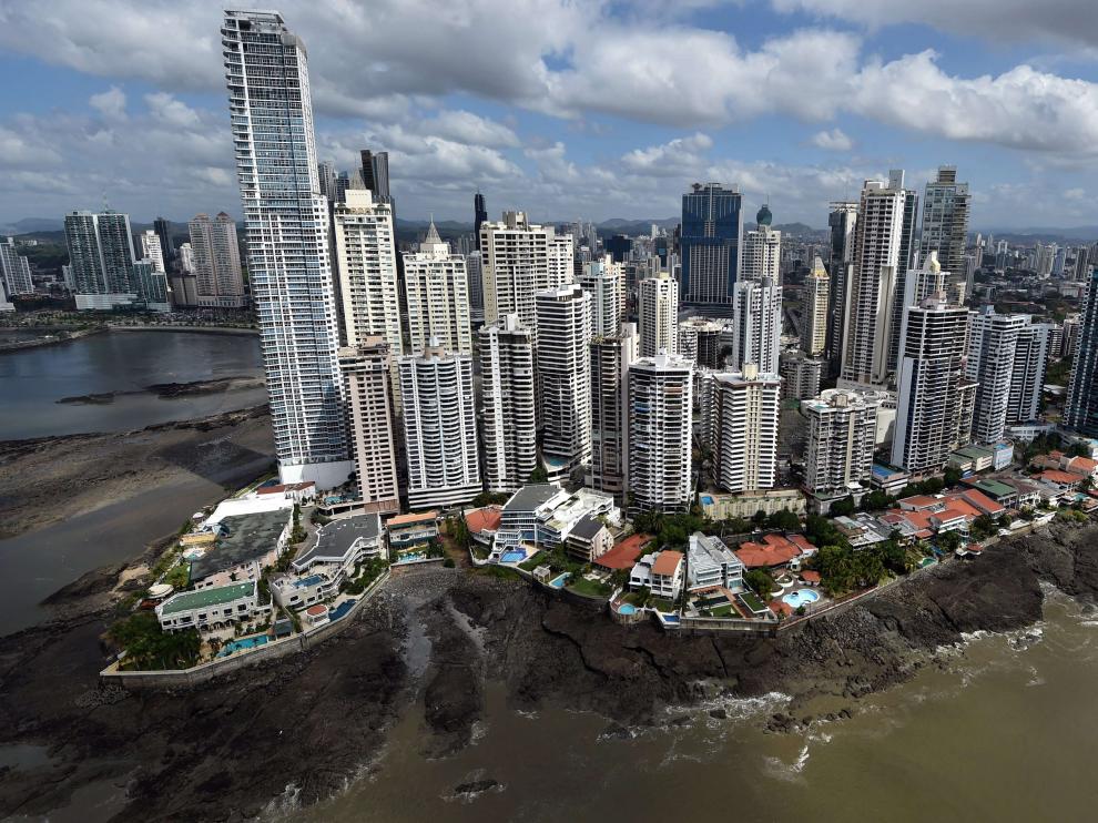 Los 'papeles de Panamá', que revelan el nombre de numerosos empresarios, políticos y deportistas, algunos de ellos españoles, que a través del despacho de abogados panameño Mossack Fonseca habrían abierto cuentas en paraísos fiscales