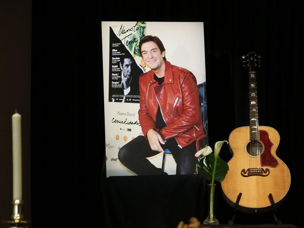 Capilla ardiente del cantante Manolo Tena.