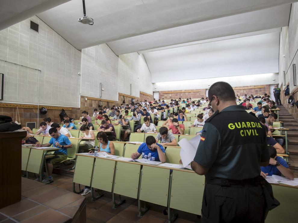 ¿Guardias civiles como examinadores de Tráfico?