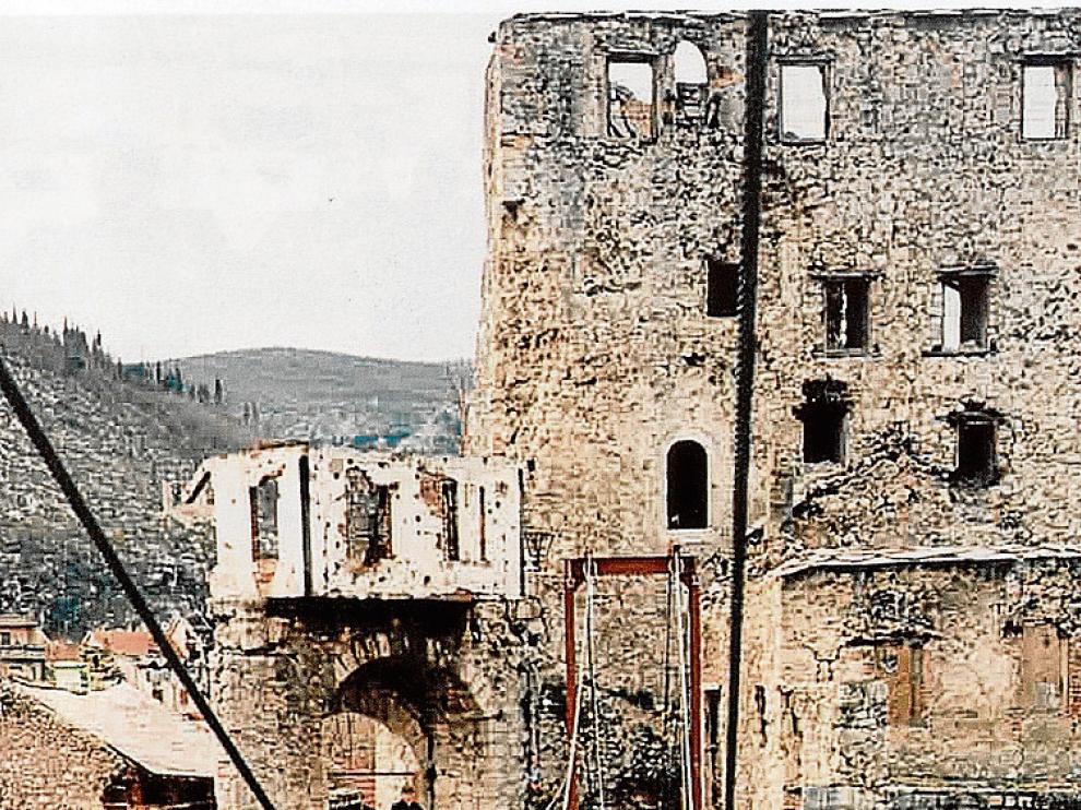 La Agrupación Aragón montó en su misión entre 1995 y 1996 una pasarela sobre el río Neretva, para volver a unir la ciudad después de que los croatas destruyeran el emblemático puente. Su reconstrucción posterior lo ha convertido en un símbolo de la reconciliación.