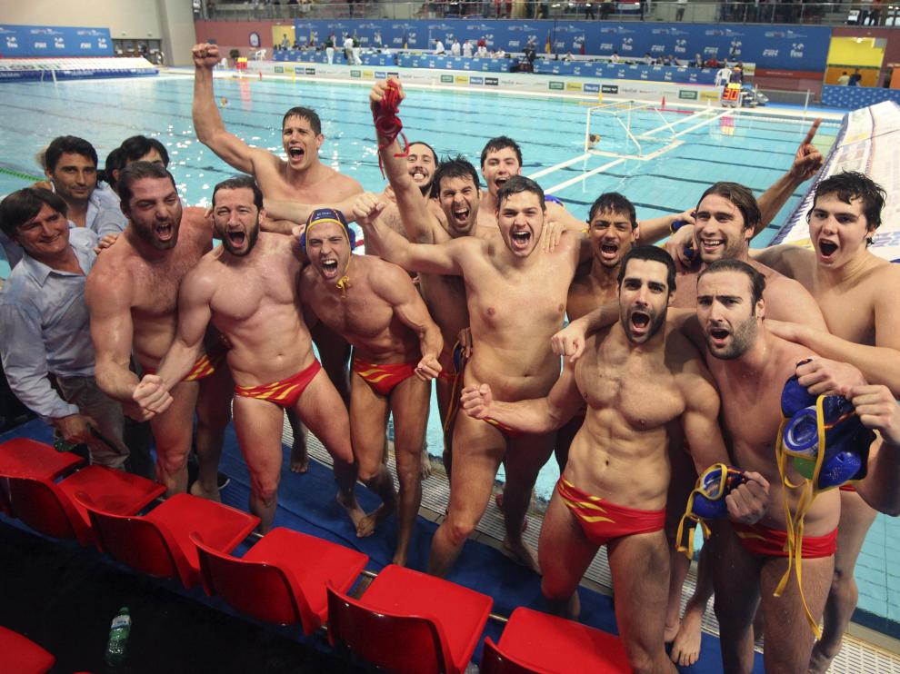 Los jugadores celebran la victoria.