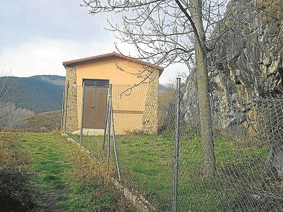 Hormigón, ladrillo y obras sin acabar a las puertas del parque natural del Moncayo