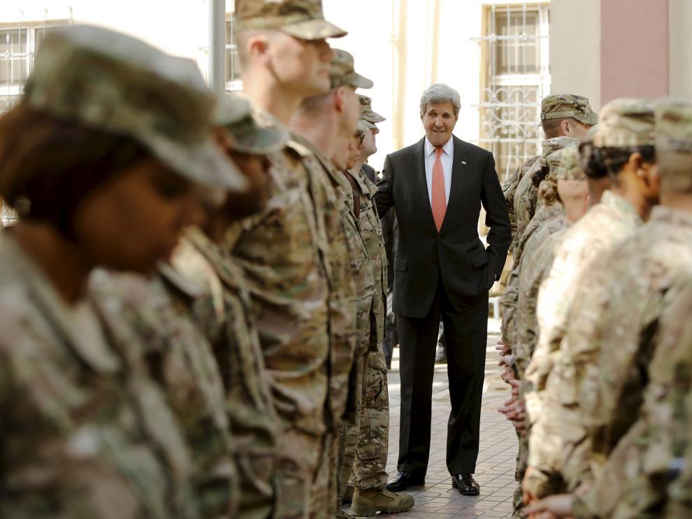 Kerry, en una base norteamericana este sábado en Kabul