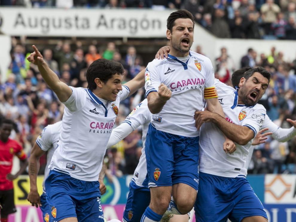Albert Dorca celebra el 2-1 que marcó ante el Mallorca, junto a Vallejo y Culio.