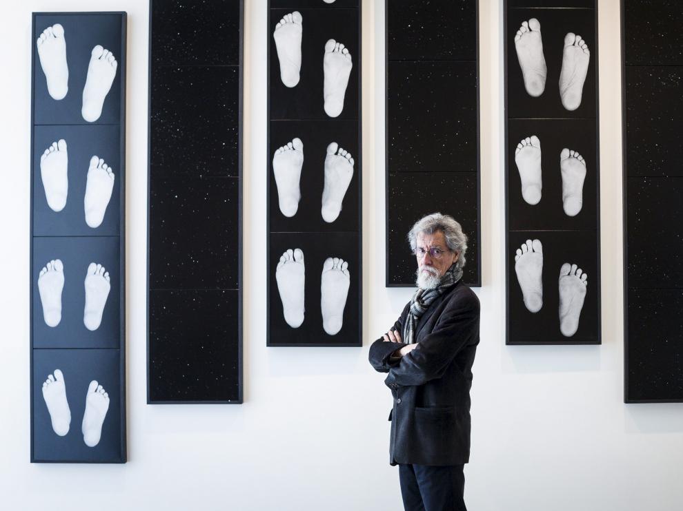 Rafael Navarro, ayer, minutos antes de inaugurar su exposición en el museo zaragozano.
