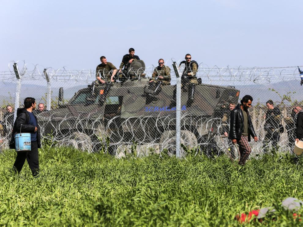 La Policía macedonia lanza gases contra los refugiados