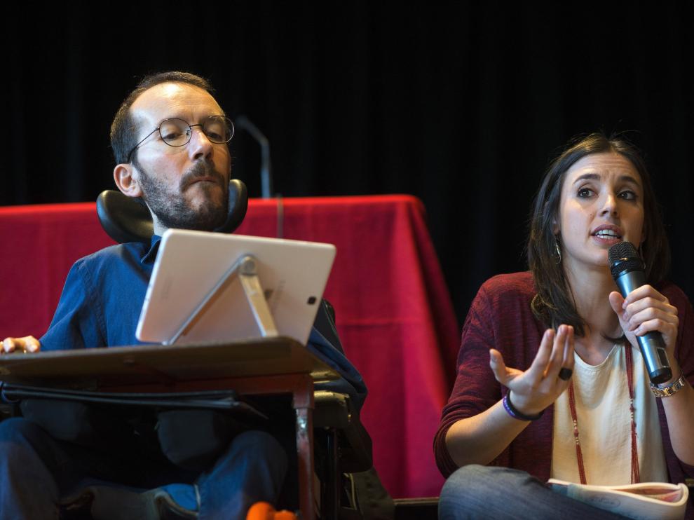 Pablo Echenique e Irene Montero durante la asamblea abierta a la ciudadanía en Zaragoza.