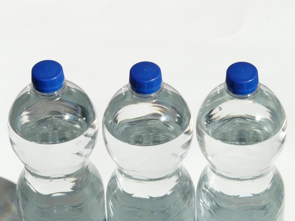 Cerca de 700 afectados de gastroenteritis tras beber agua embotellada