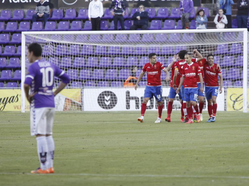 Los jugadores del Real Zaragoza celebran uno de los goles en el partido de la pasada temporada