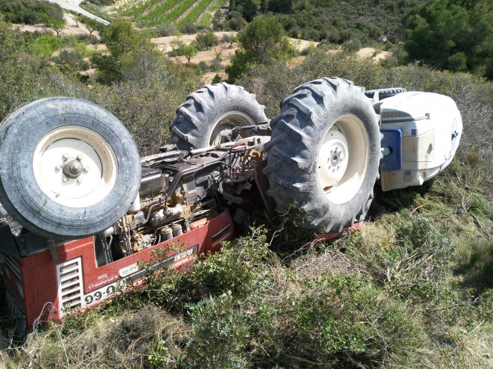 Un fallecido tras volcarle el tractor en Mequinenza