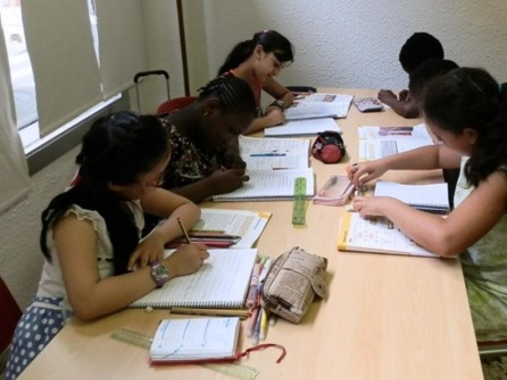 Los voluntarios mejoran el rendimiento de escolares en Delicias