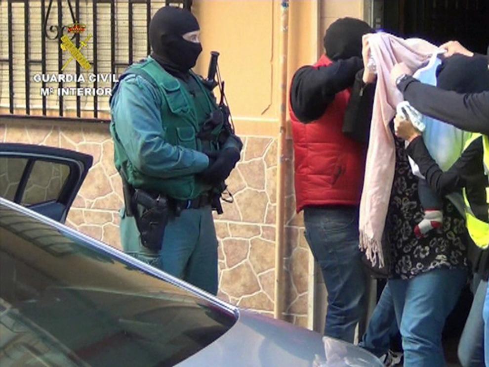 Momento de la detención de la pareja vinculada al yihadismo.