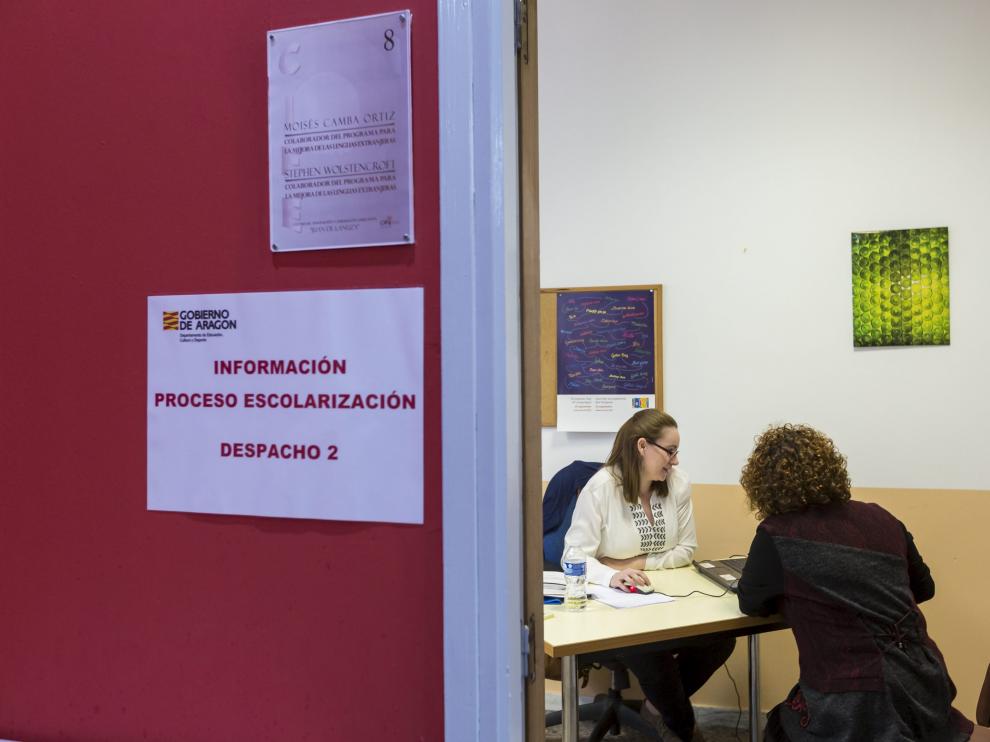 El CIFE Juan de Lanuza (Zaragoza) ofrece información a las familias sobre el proceso de escolarización.