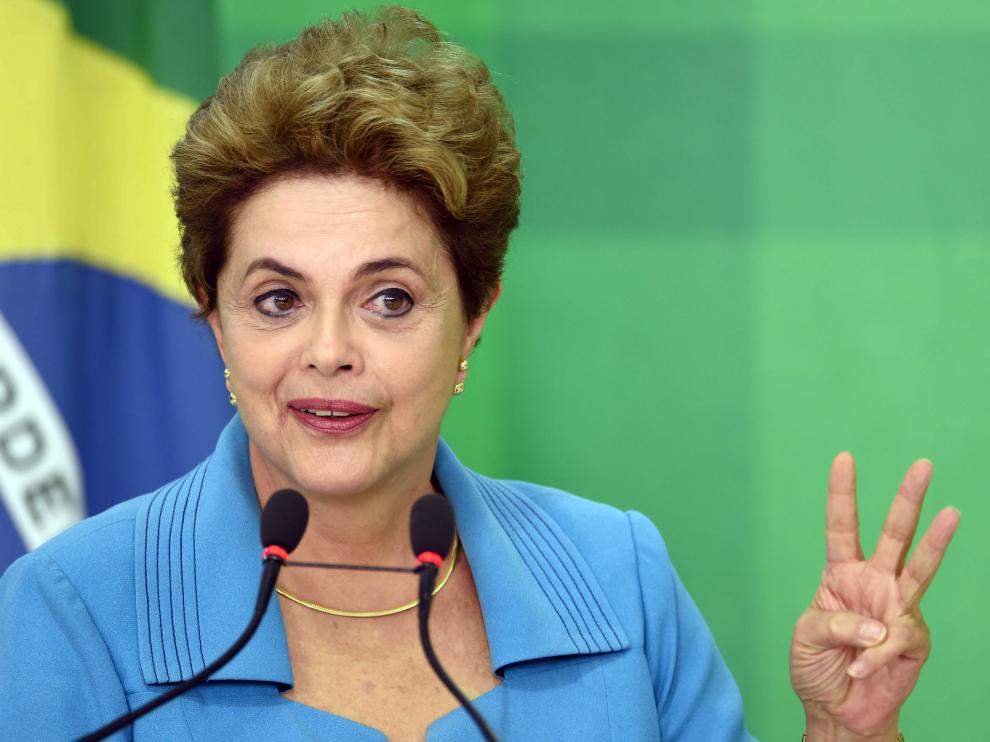 La presidenta de Brasil, Dilma Rousseff, este lunes durante una rueda de prensa.