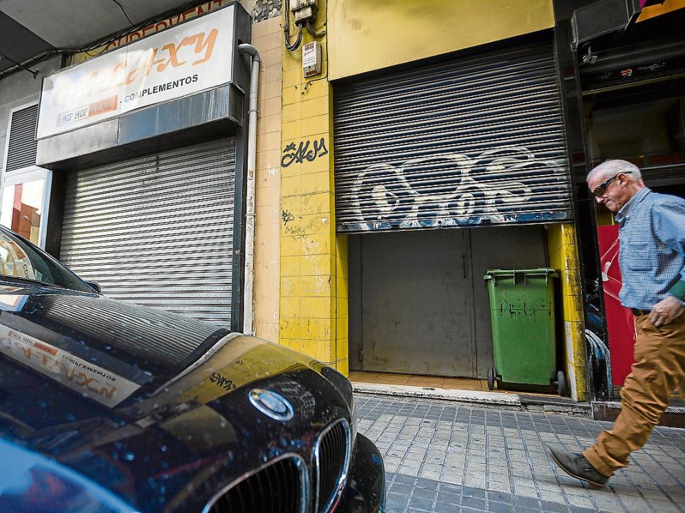 Al casino se accedía por la puerta trasera del restaurante los Delfines, ubicada en la calle de Ávila.