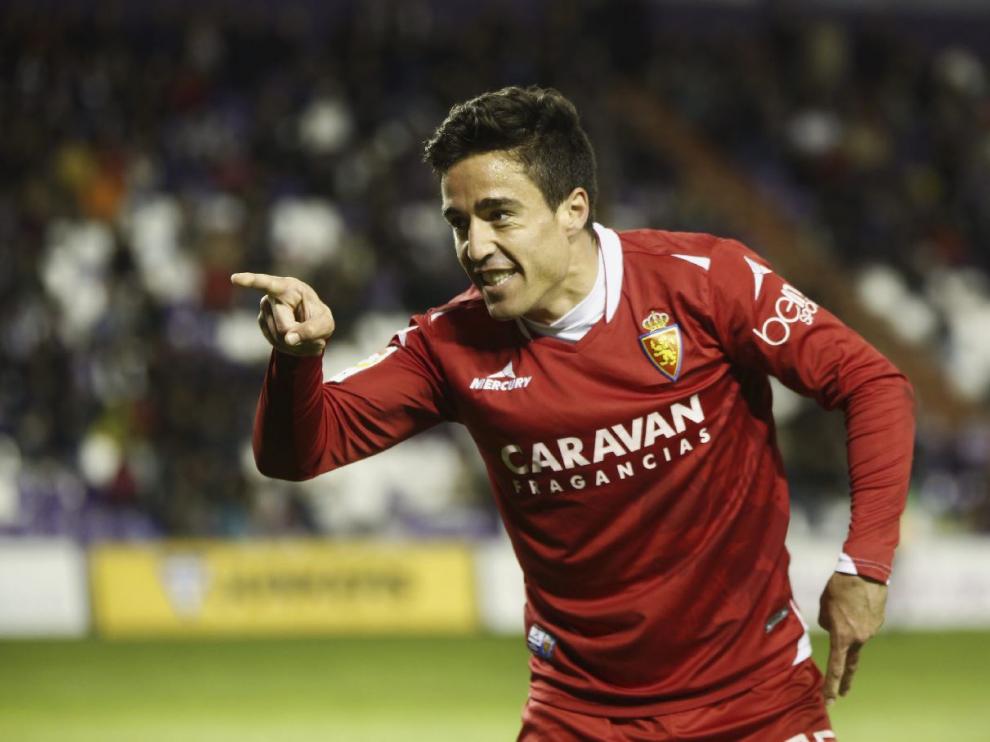 Pedro celebra su gol, el 1-2 que dio el triunfo al Real Zaragoza en Valladolid, poco antes de ser expulsado.