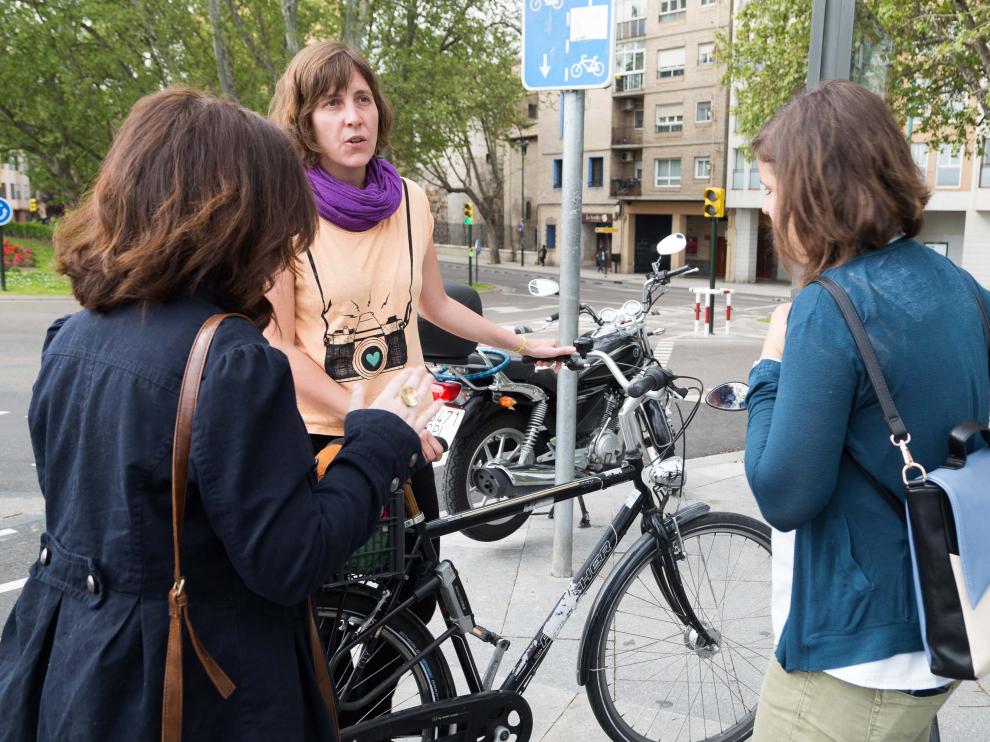 Teresa Artigas en un acto junto al recién inaugurado carril-bici del Puente de Hierro.