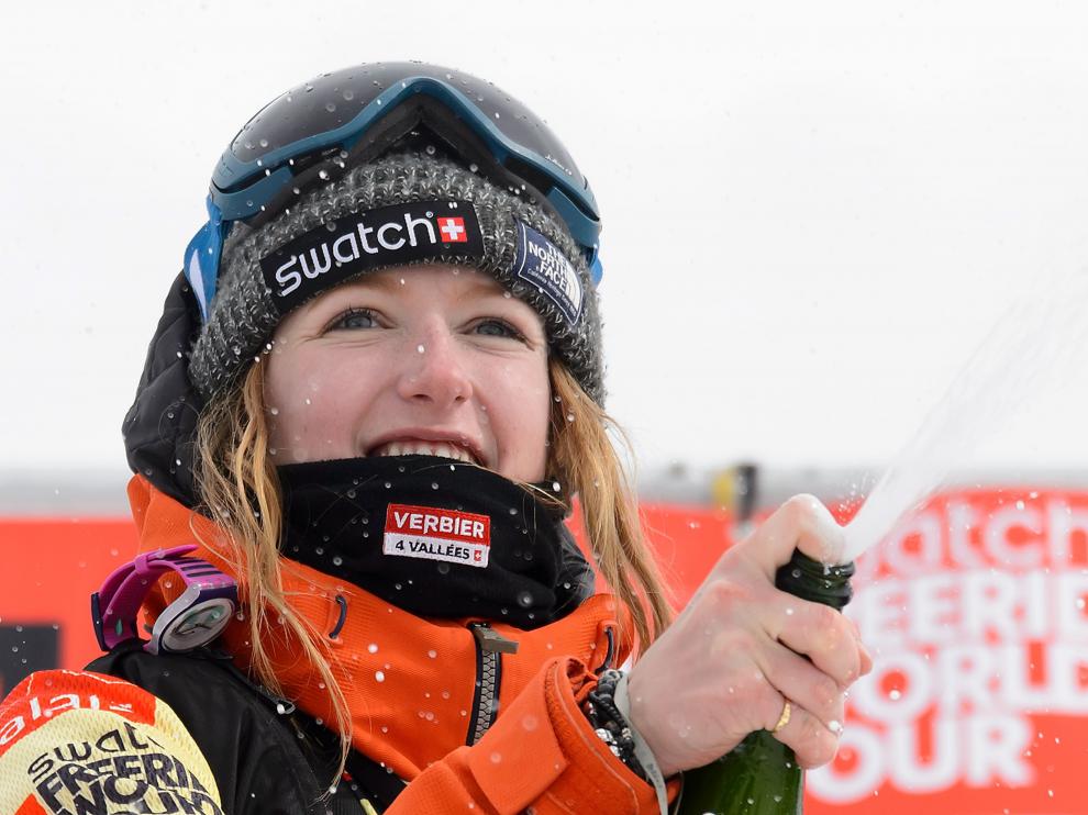 Estelle Balet, campeona del mundo de snowboard extremo, ha muerto a los 21 años en una avalancha.