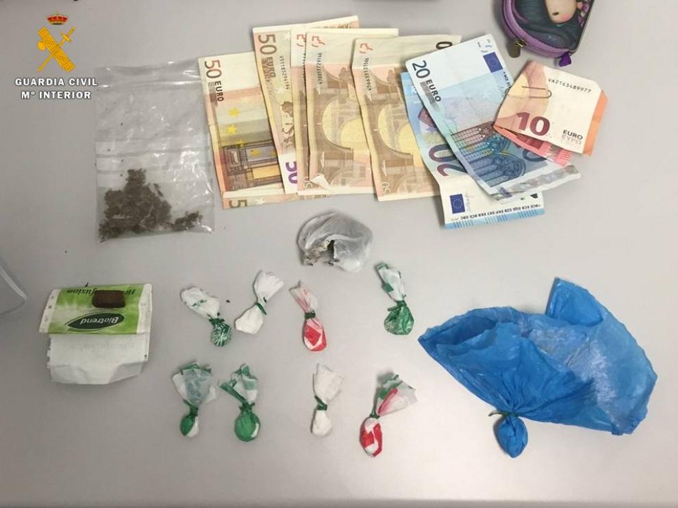 La detenida opuso resistencia a la Guardia Civil en el momento de la detención.