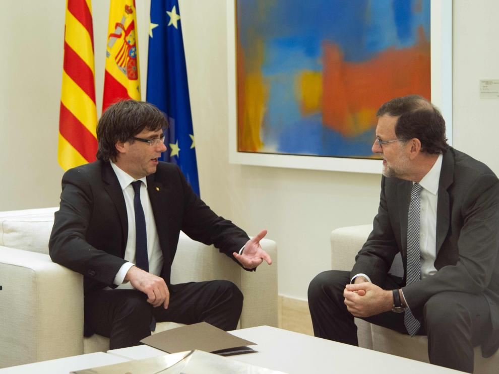 Rajoy y Puigdemont en una imagen de archivo.