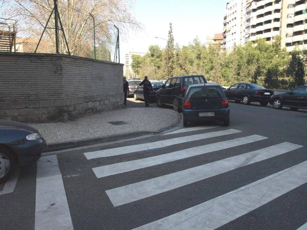 Numerosos bordillos de Zaragoza no son accesibles