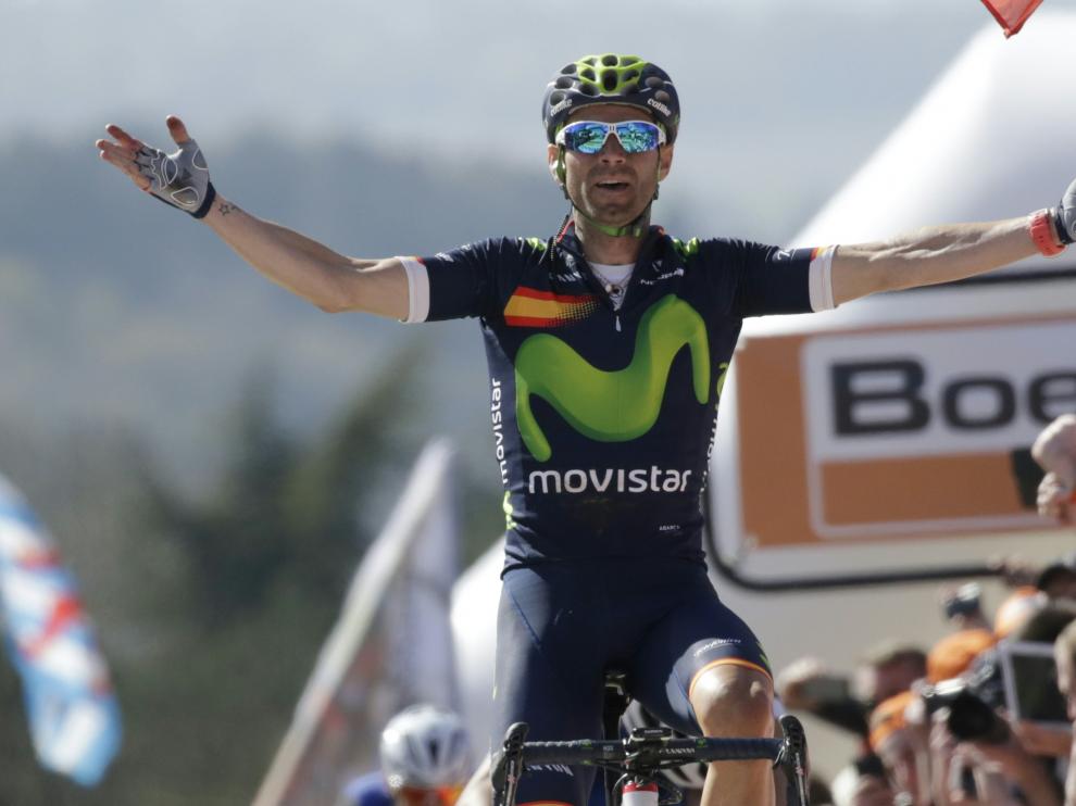 Alejandro Valverde cruzando la meta de la Flecha Valona.