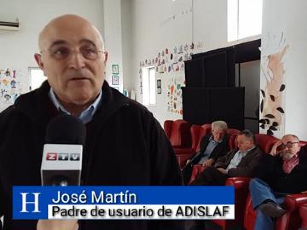 Familiares durante el encierro en la sede de Adislaf
