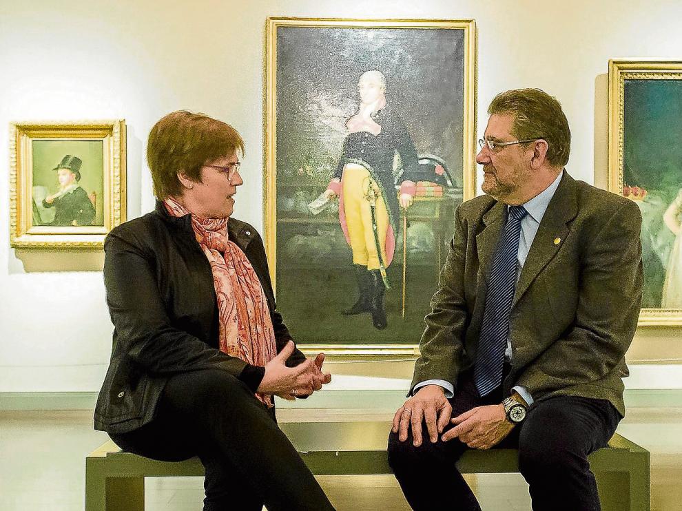 Charo Añaños y José Antonio Mayoral conversan en la sala Goya del Museo Goya-Colección Ibercaja.