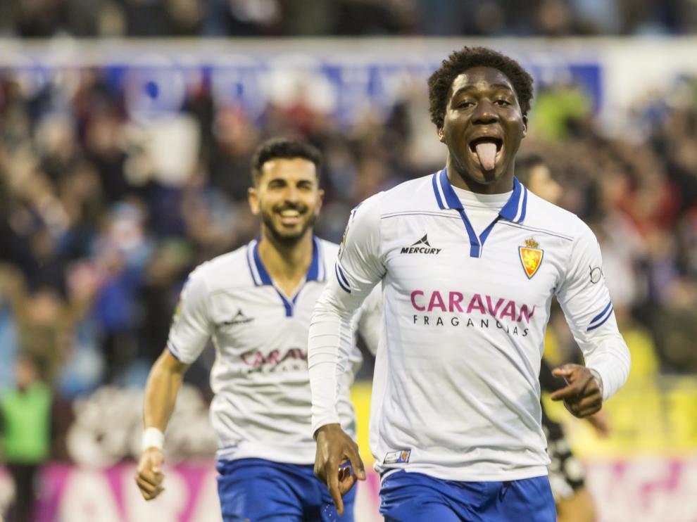 Dongou celebra su primer y último gol con el Real Zaragoza, ante el Lugo