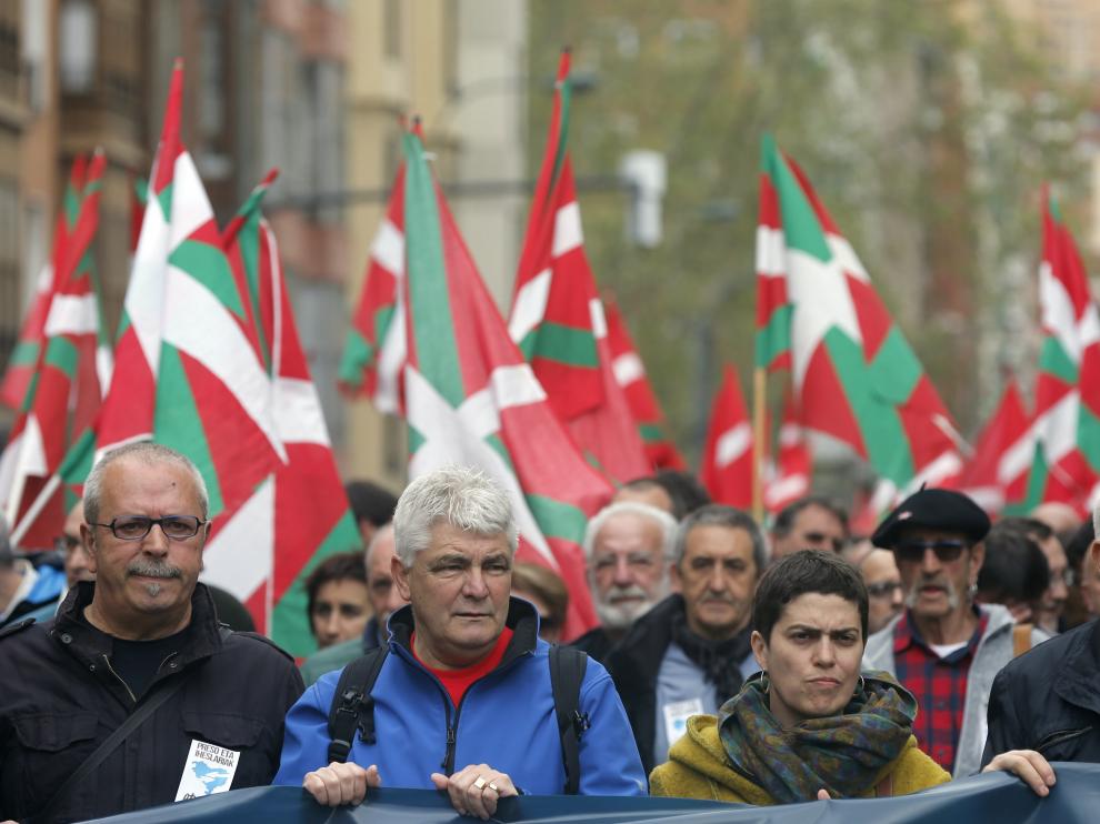 Cabecera de la manifestación de expresos y antiguos huidos de ETA celebrada la semana pasada en Bilbao.