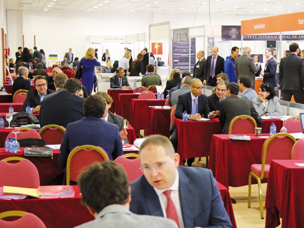Reuniones de negocio en la Feria IMEX.