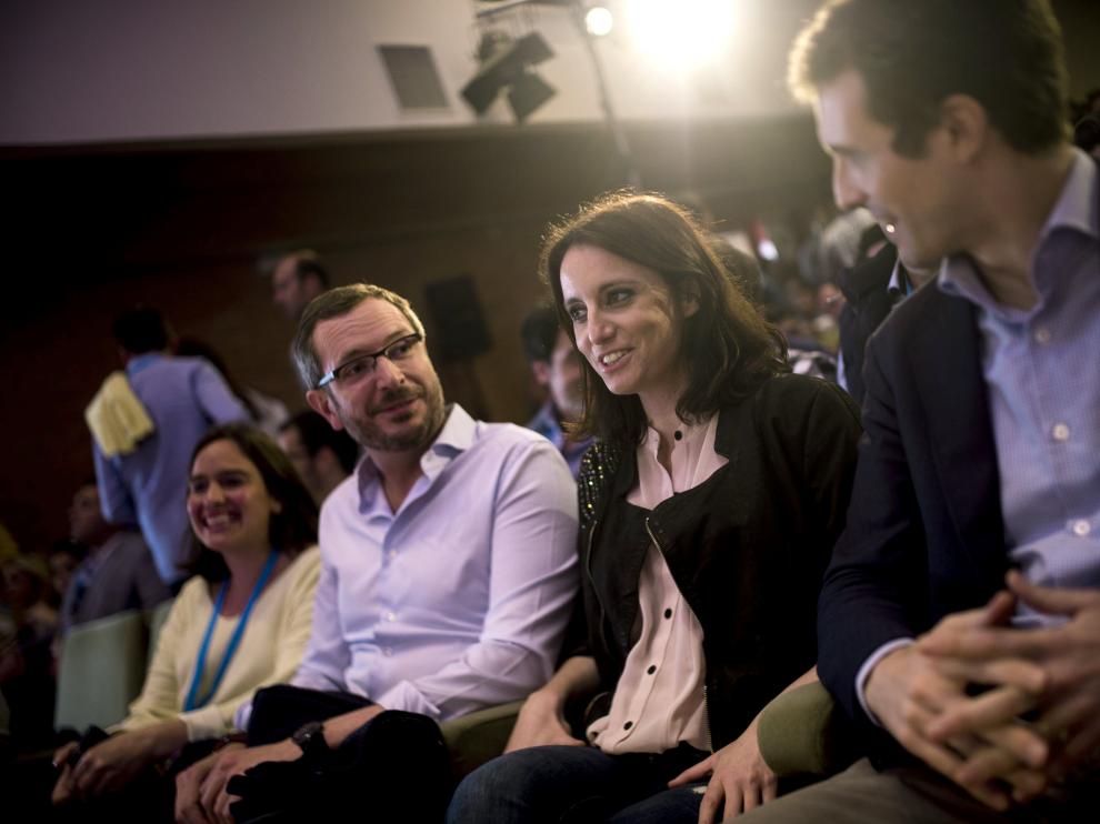 La vicesecretaria de Estudios y Programas del PP, Andrea Levi junto a el vicesecretario de Sectorial del PP, Javier Maroto (i) y el vicesecretario de Comunicación del PP, Pablo Casado
