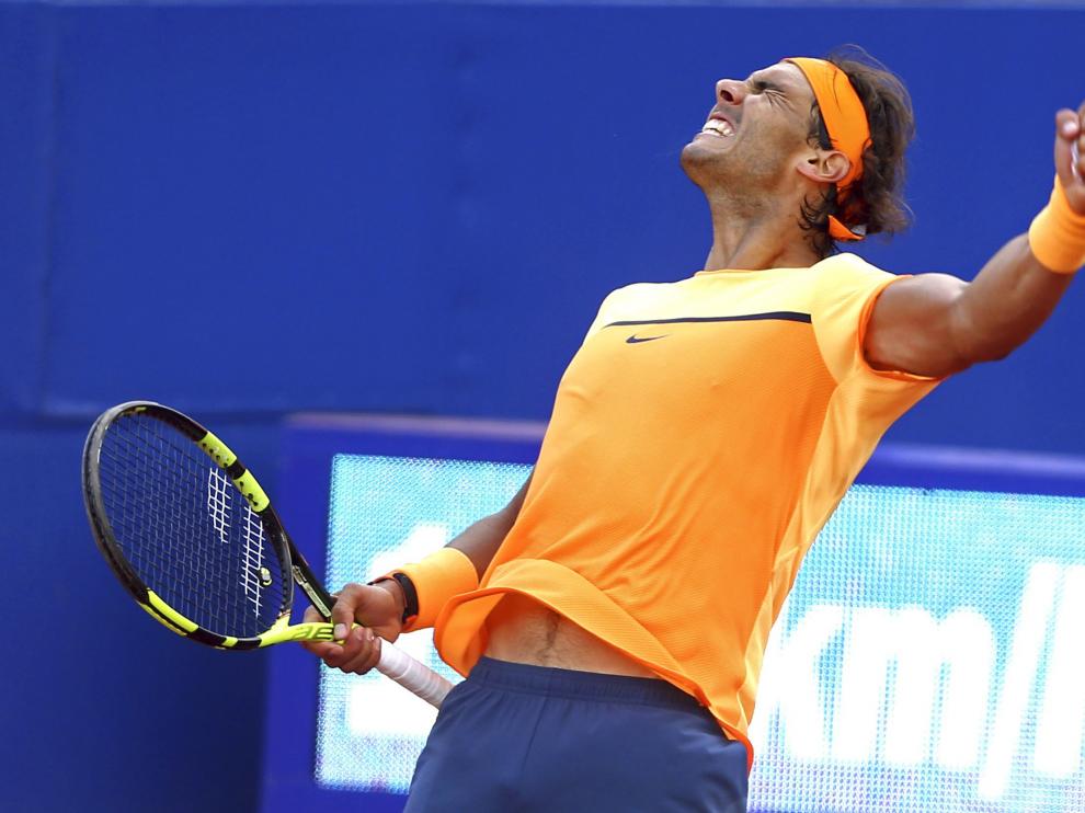 El tenista español Rafael Nadal celebra su victoria al finalizar el partido de semifinales del Barcelona Open Banc Sabadell Trofeo Conde de Godó