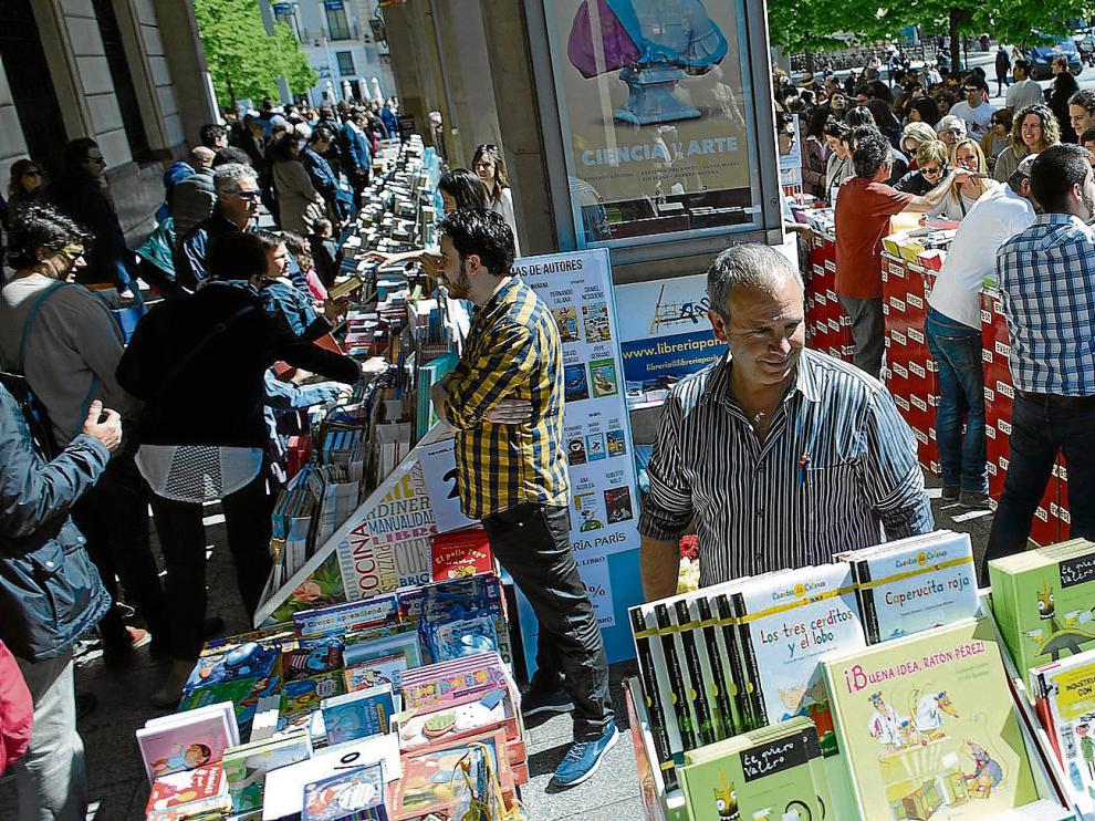 Imágenes de la reciente celebración del Día del Libro en Zaragoza.