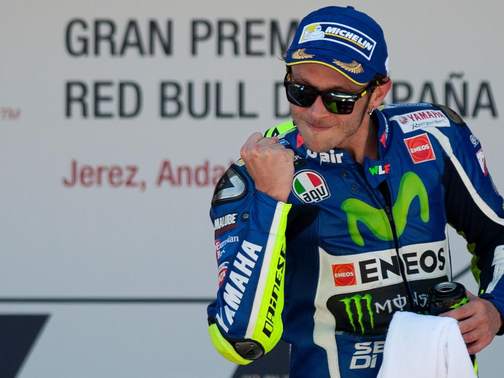 Rossi gana con autoridad
