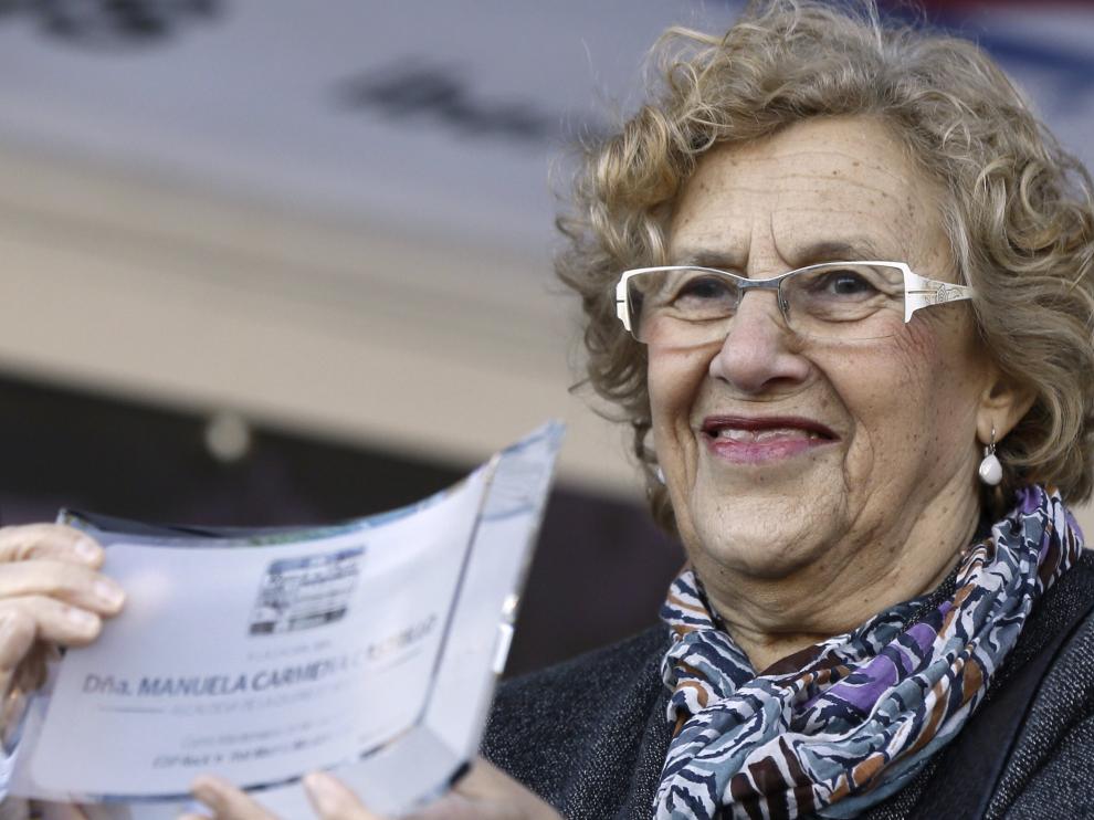 La alcaldesa de Madrid, Manuela Carmena, ha sido nombrada "maratoniana de honor" por la entidad organizadora de la 39 edición del Maratón