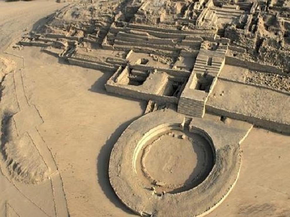Antigua ciudad de Caral, de cuya civilización provenía la momia hallada en Perú.