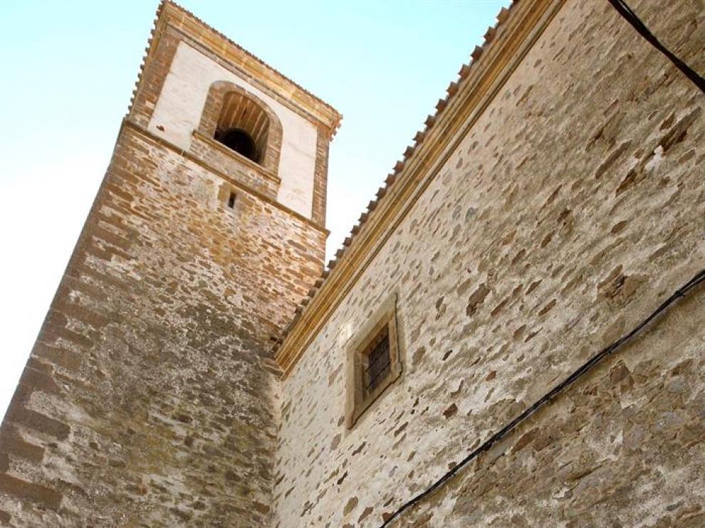 El director general de Patrimonio de la Junta de Castilla y Leon de visita en las obras de la cubierta de la Iglesia de San Millan de Oncala.