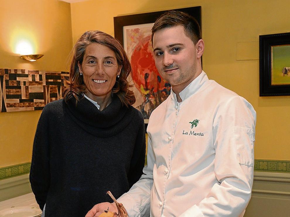 Sofía Lezana, propietaria del restaurante turolense La Menta, y Álvaro López, cocinero.