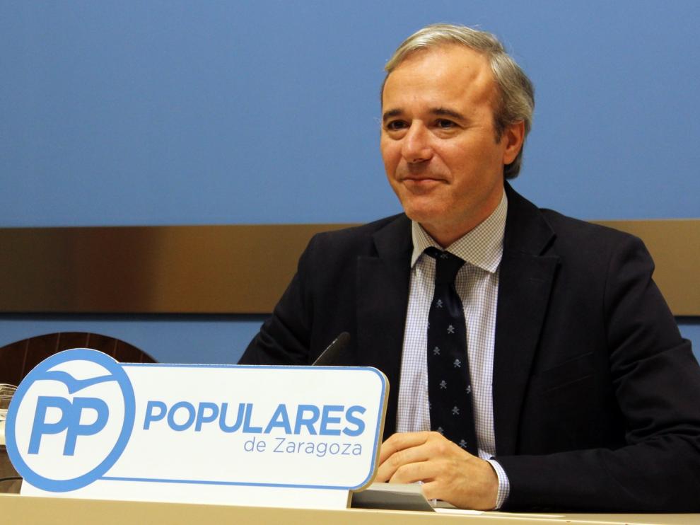 Jorge Azcón durante la rueda de prensa para valorar el preacuerdo alcanzado entre AUZSA y el comité de empresa.